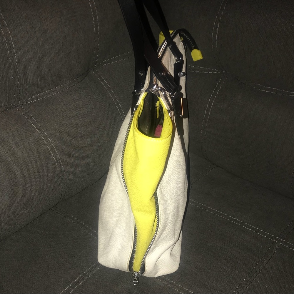 Colorblocked Tote - Picture 5 of 6